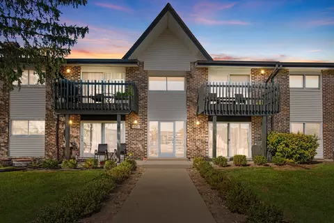 25 B Kingery Quarter Ave #108, Willowbrook, IL 60527