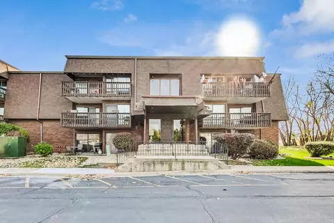 1619 Richmond Cir #207, Joliet, IL 60435
