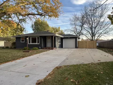 Exterior - 405 E South St, Durand, IL 61024 photo 2 of 7