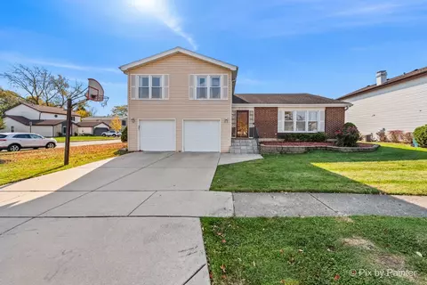 385 Loveland Dr, Glendale Heights, IL 60139