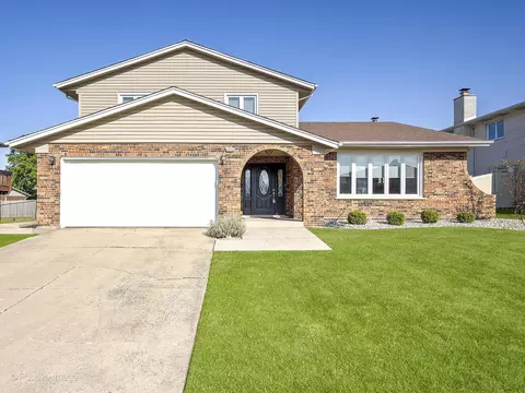 15413 Cherry Ln, Oak Forest, IL 60452