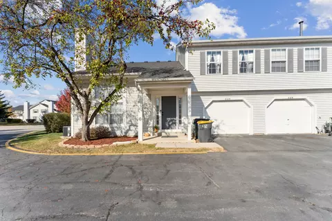225 Ivy Ct #225, Streamwood, IL 60107