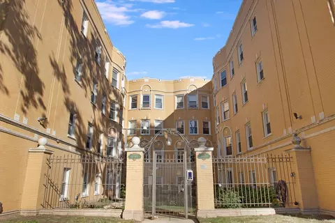 7405 N Hoyne Ave #2, Chicago, IL 60645