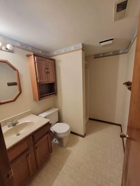 Bath - 1314 Challis Dr, Bloomington, IL 61704 photo 2 of 2
