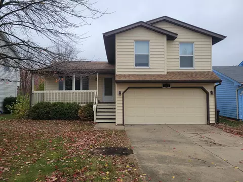 1314 Challis Dr, Bloomington, IL 61704