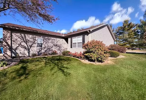 510 Stonecrest Dr, Savoy, IL 61874