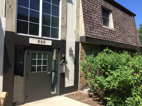 869 Trace Dr #201, Buffalo Grove, IL 60089