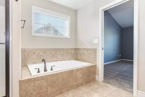 Bath - 1309 Kickapoo Creek Rd, Bloomington, IL 61705 photo 2 of 4