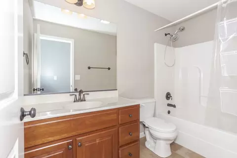 Bath - 1309 Kickapoo Creek Rd, Bloomington, IL 61705 photo 4 of 4
