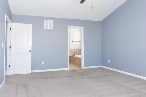 Bedroom - 1309 Kickapoo Creek Rd, Bloomington, IL 61705 photo 2 of 8