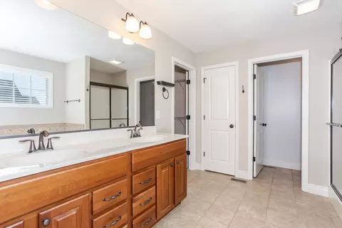 Bath - 1309 Kickapoo Creek Rd, Bloomington, IL 61705 photo 3 of 4