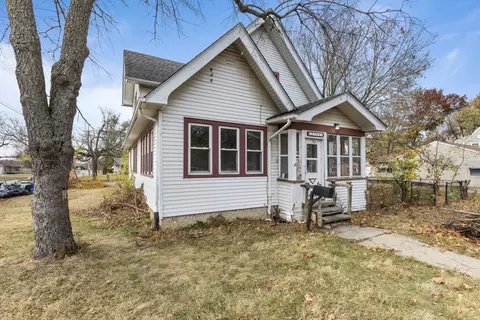 2702 Ellen Ave, Rockford, IL 61101