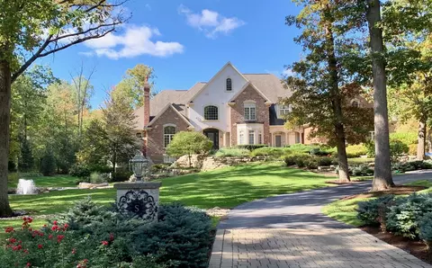 3820 Berry Ct, Crystal Lake, IL 60012