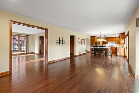 Living - 3 Chestnut Ct, Cary, IL 60013 photo 2 of 4