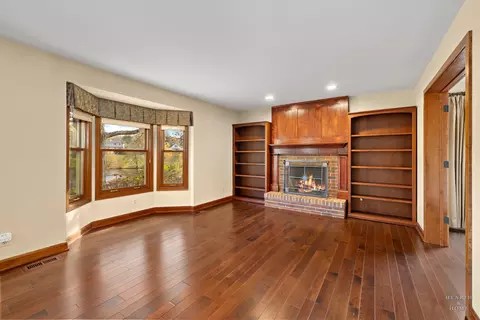 Living - 3 Chestnut Ct, Cary, IL 60013 photo 1 of 4