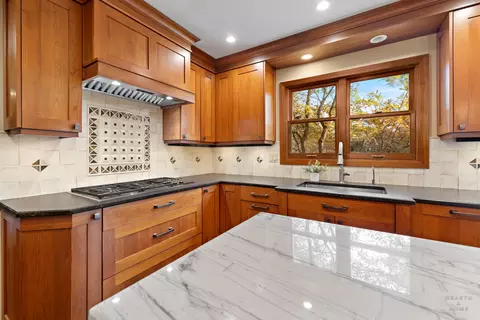 Kitchen - 3 Chestnut Ct, Cary, IL 60013 photo 3 of 7