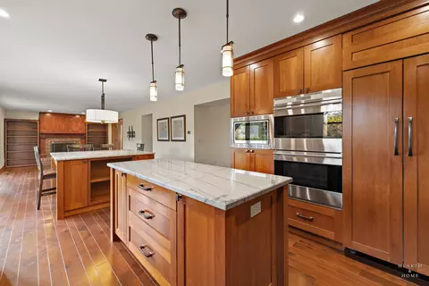 Kitchen - 3 Chestnut Ct, Cary, IL 60013 photo 4 of 7