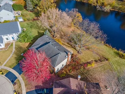 View/Area - 3 Chestnut Ct, Cary, IL 60013 photo 1 of 4