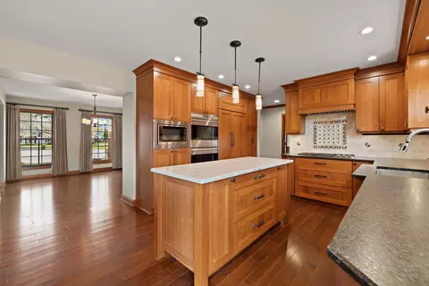 Kitchen - 3 Chestnut Ct, Cary, IL 60013 photo 5 of 7