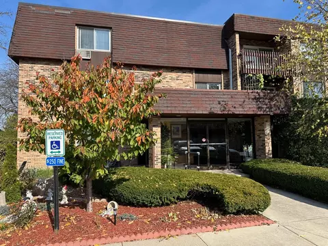 910 E Old Willow Rd #307, Prospect Heights, IL 60070