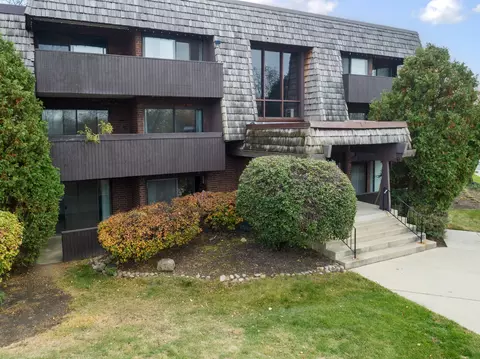 493 Timber Ridge Dr #105C, Carol Stream, IL 60188