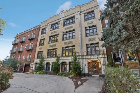 1127 W Farwell Ave #210, Chicago, IL 60626