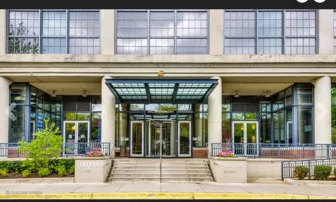 900 N Kingsbury St #1004, Chicago, IL 60610