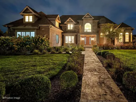 39 W562 Henry David Thoreau Pl, Saint Charles, IL 60175