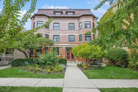 221 N Grove Ave #3N, Oak Park, IL 60302
