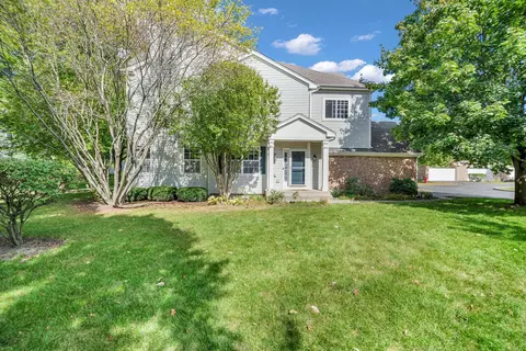 6098 Halloran Ln, Hoffman Estates, IL 60192