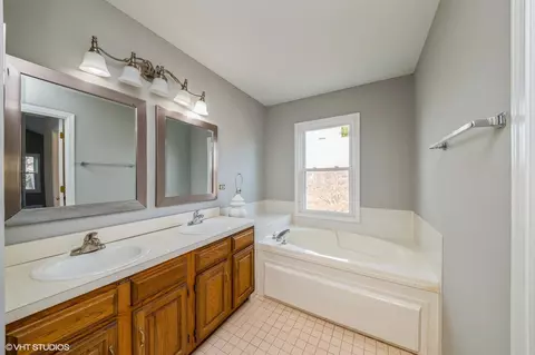 990 Cobblers Crossing Xing, Elgin, IL 60120 photo 19