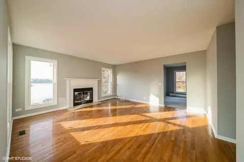 990 Cobblers Crossing Xing, Elgin, IL 60120 photo 7