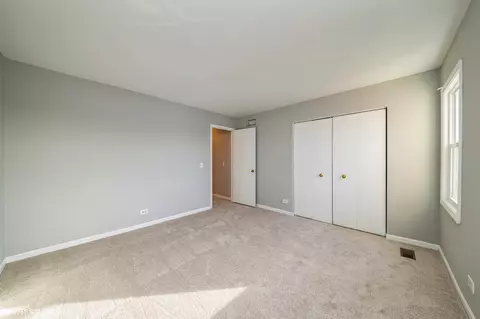 990 Cobblers Crossing Xing, Elgin, IL 60120 photo 15