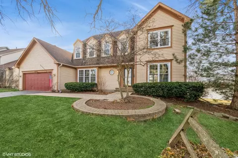990 Cobblers Crossing Xing, Elgin, IL 60120
