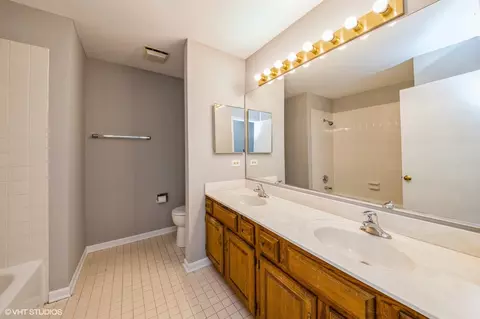 990 Cobblers Crossing Xing, Elgin, IL 60120 photo 16