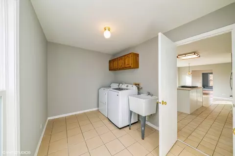 990 Cobblers Crossing Xing, Elgin, IL 60120 photo 10