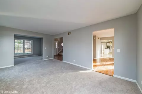 990 Cobblers Crossing Xing, Elgin, IL 60120 photo 4