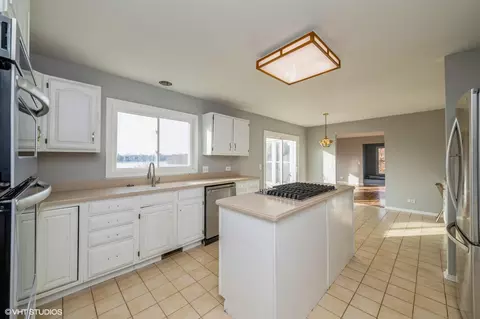 990 Cobblers Crossing Xing, Elgin, IL 60120 photo 8