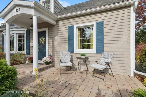 1200 Vernon Dr, Glenview, IL 60025
