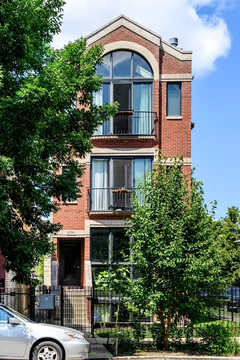 2700 W Thomas St #3, Chicago, IL 60622