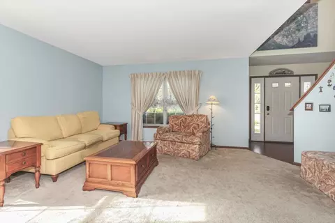 703 Malcolm Ln, West Dundee, IL 60118 photo 2