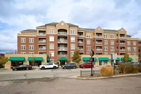 570 Crescent Blvd #302, Glen Ellyn, IL 60137