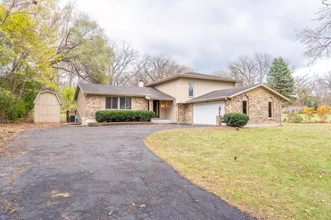 1336 Robinhood Dr, Elgin, IL 60120