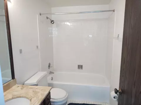Bath - 2616 Smith St, Rolling Meadows, IL 60008 photo 4 of 4