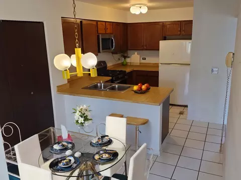 Kitchen - 2616 Smith St, Rolling Meadows, IL 60008 photo 2 of 2