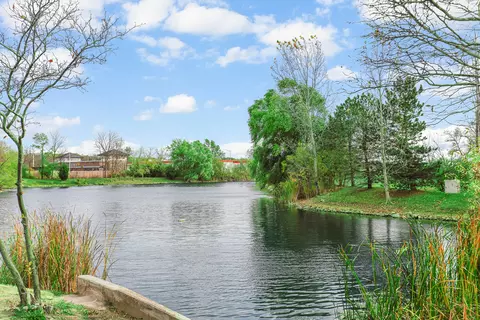 681 River Mill Pkwy, Wheeling, IL 60090 photo 2