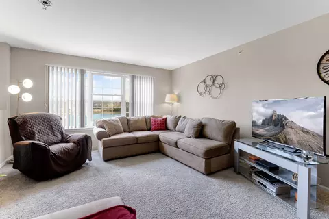681 River Mill Pkwy, Wheeling, IL 60090 photo 4