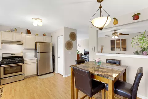 681 River Mill Pkwy, Wheeling, IL 60090 photo 8