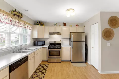 681 River Mill Pkwy, Wheeling, IL 60090 photo 11