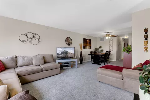 681 River Mill Pkwy, Wheeling, IL 60090 photo 5